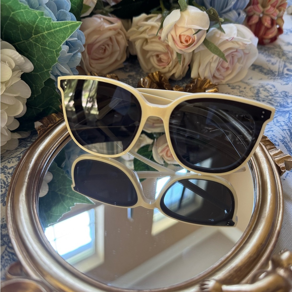 [SOLD] Stylish Cream Sunglasses